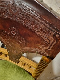 Secesní židle s rytou kůží - 2