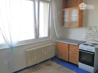 Pronájem prostorného bytu 1+1 na třídě E. Beneše - 2