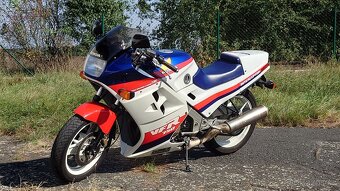 HONDA VFR 750 F RC24 1986 - 2