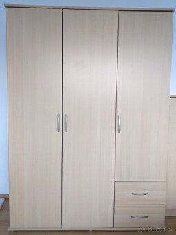 Šatní skříň - 2