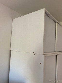 Skříň kombinovaná s posuvnými dveřmi a nástavec 1.000 kč - 2
