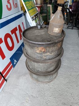 Starý sud 30. Léta, značeny s pumpou, 200l dekorace - 2