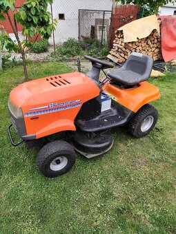 Zahradní traktůrek Husqvarna - 2