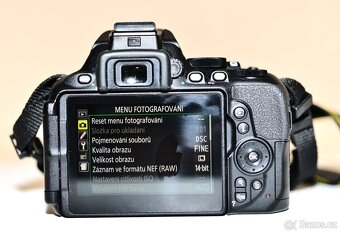Nikon D5600 + příslušenství ( 1xxx exp.) - 2