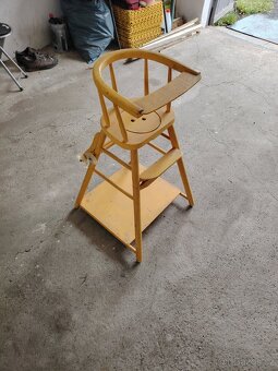 Dětská jídelní židlička na renovaci - 2