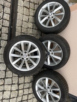 Hliníková kola Skoda Yeti se zimními pneu 225/50 r17 - 2