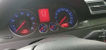 Vw Passat b6 1.6 benzín kombi r 06 - 2