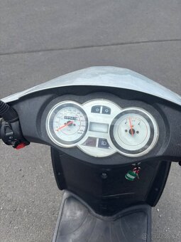 Skútr 125 ccm - 2