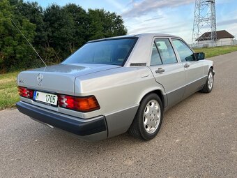 Mercedes-Benz 190 E - 2