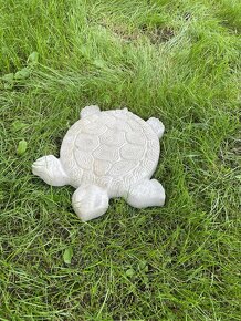 Betonový nášlap želva - 2