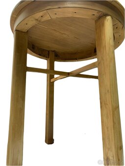 Kulatý masivní stůl po renovaci – 72 × 78 cm - 2