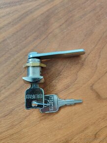 Otočný cylindrický zámek se 2 klíči - nový - 2