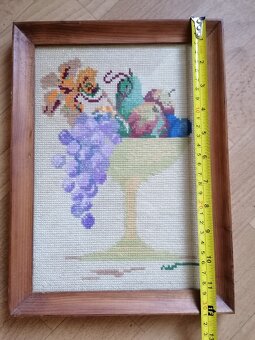 Starožitný ručně vyšívaný obrázek s pohárem - starožitnost - 2