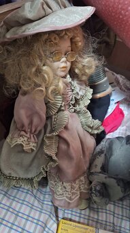 Panenka s keramickou hlavou - 2