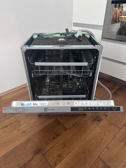Vestavná myčka Electrolux ESL 6392RA – 60 cm - 2