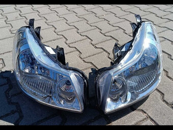 SUZUKI SX4 2006-2013 pravé a levé přední světlo. - 2