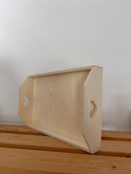 Dřevěný tácek se srdíčky - 2