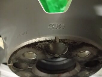 TOP zánovní r18 Audi Q7 - 2