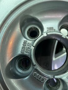Audi TT 8N0 601 025 M ALU kola - 2
