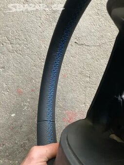 Renovovaný volant Škoda Octavia 2, modrá niť. - 2
