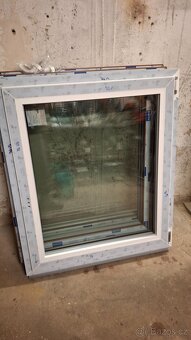 Okno plast. 90x107 cm - 2