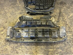 KOMPLETNÍ KRYCÍ PLASTY MOTORU A PŘEVODOVKY BMW X5 E53 - 2