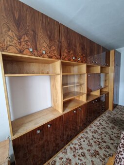 Obýváková stěna se šatní skříní - 2