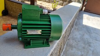 ELEKTROMOTORY 2,2 KW 2800 OTÁČEK - 2