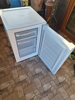 Mrazák 87 litr.Skoro nový 2024 - 2