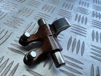 Výfukové vahadlo Piaggio 125-300ccm - 2