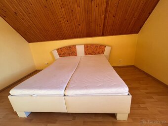 Manželská postel 180×200 cm, polohovací rošty - 2