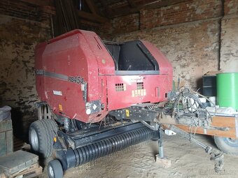 LIS na kulaté balíky CASE RB 454 s řezáním - 2