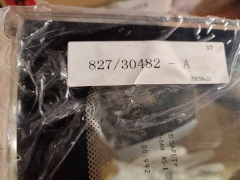 Zadní boční sklo JCB 3CX, 827/30482 - 2