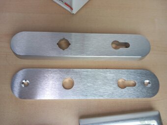 BEZPEČNOSTNÍ KOVÁNÍ COBRA TOWER S KLIKOU VISION - 2