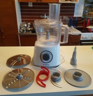 Kuchyňský robot - skoro nový Bosch MCM3200W - 2