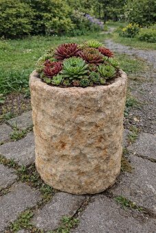 Kamenné květináče - 2