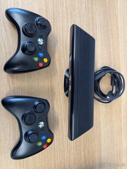 Xbox 360 E CONSOLE Model 1538, Kinect, 2x ovladač, 320GB - 2