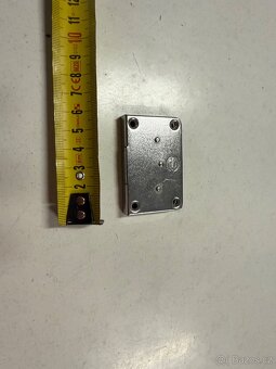 Nábytkový zámek - 2