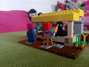 Lego Minecraft koňská stáj - 2