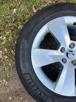 Hliníková kola s letní pneu Škoda Scala 205/55R16 - 2