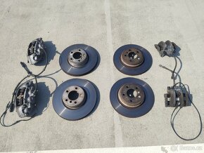 Brzdy 340mm a 330mm z BMW 340i - 2