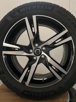 Orig zimní Volvo XC60 R-design r19 + 235/55/19 95% - 2