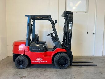 TOYOTA 02-7FDF30 vysokozdvižný vozík (01323) - 2