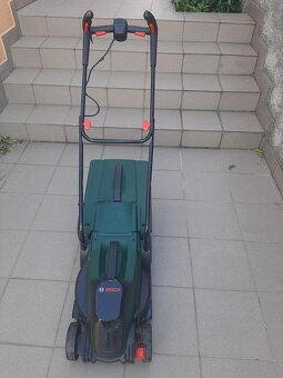 aku sekačka Bosch City Mower 18V-32-300 vč, baterie - 2