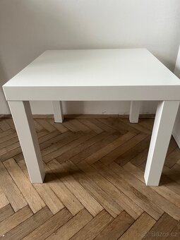 Bílý IKEA stolek - 2