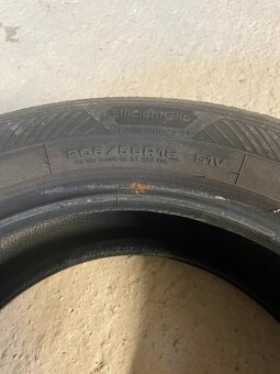 Pnueu GoodYear 205/55 R16 91V - 2