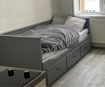 HEMNES posteľ - 2