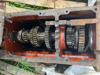 Zetor 3011 převodovka vnitřnosti nebo další díly - 2