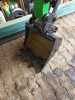 Koupím lopatu, lžíci na minibagr 3,5 t. - 2