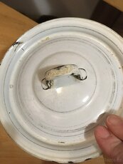 Smaltovaná bílá malá poklička - 2